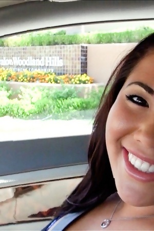 London Keyes Gives Blowjob Before Ass Fucking