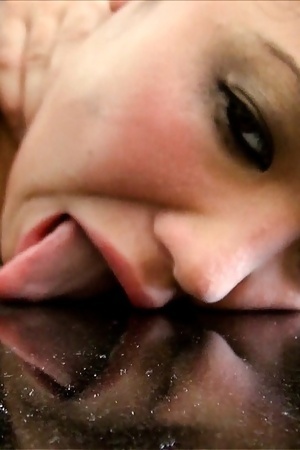 London Keyes Gives Blowjob Before Ass Fucking
