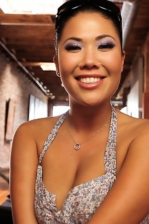 London Keyes Knows How to Please a Cock