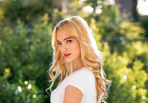 Kenna James and Natalia Starr are Two Naughty Blondes